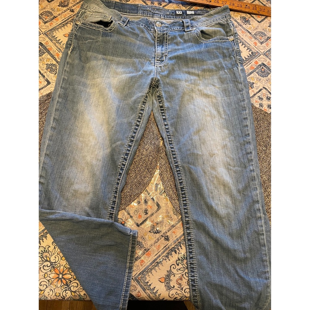 Miss Me Easy Crop Jeans Mid Rise Embellished Pocket Denim Light Wash Size 33
